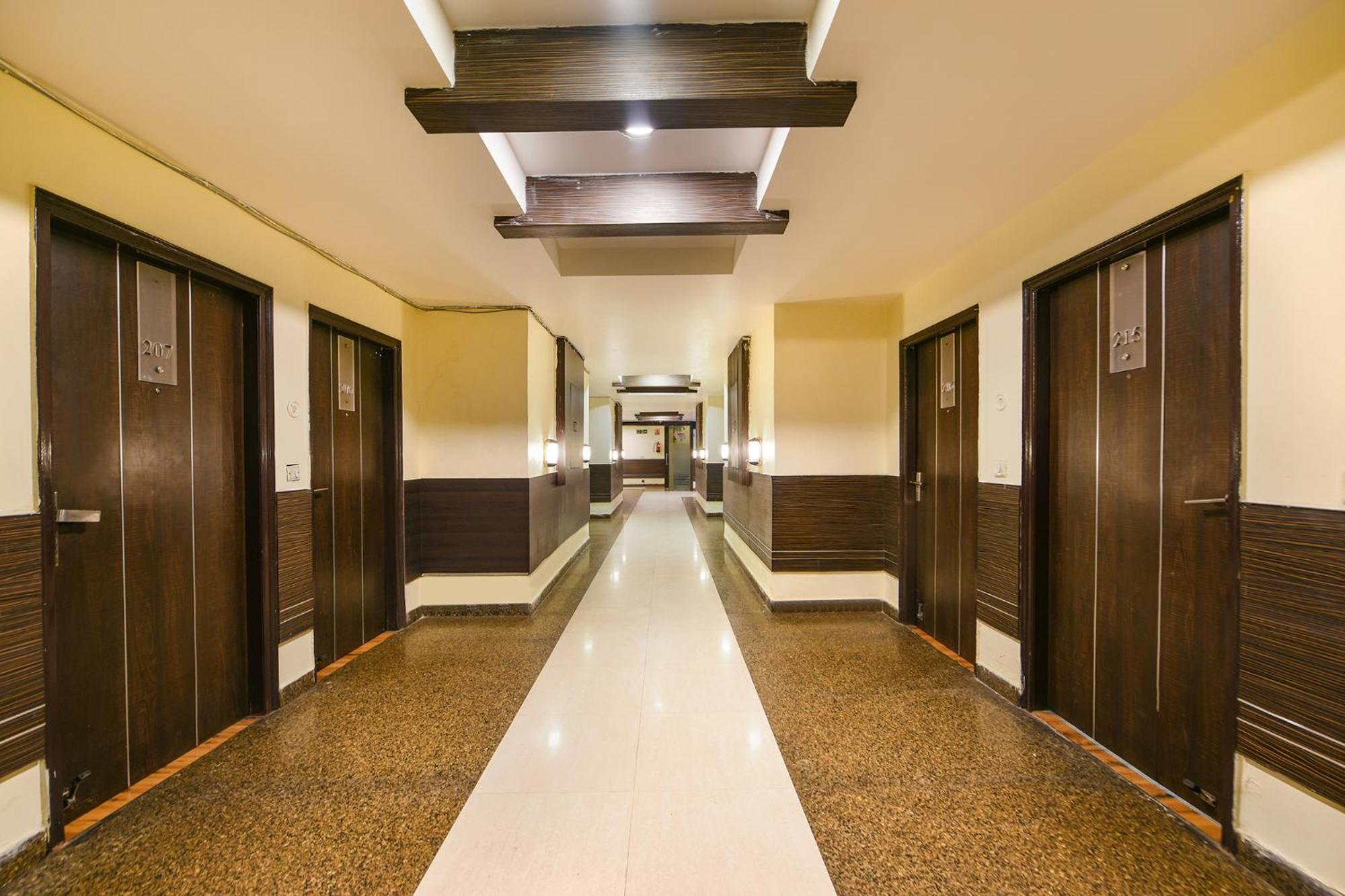 Fabhotel West View Газиабад Екстериор снимка